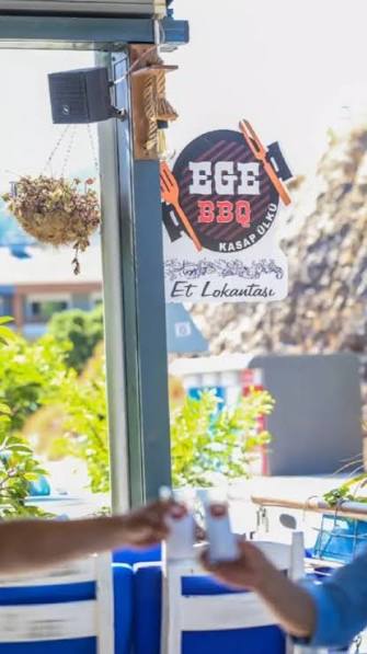 Ege Barbekü açık oturma alanı